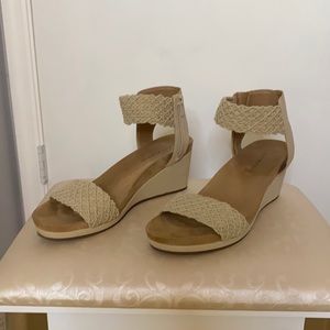 Women’s sandals/wedges